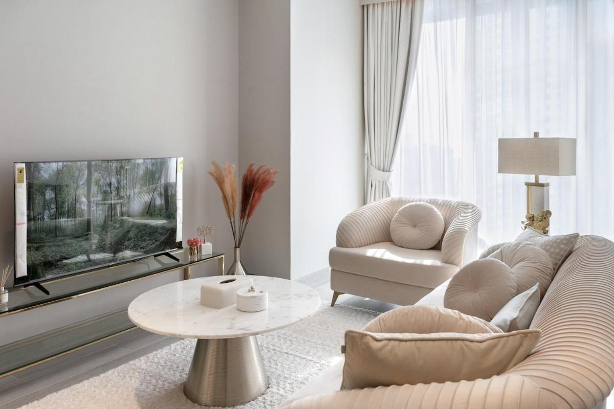 1 Bedroom Marina With Canal View Apartment *