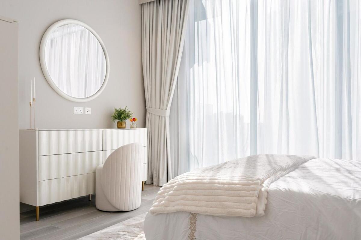1 Bedroom Marina With Canal View *